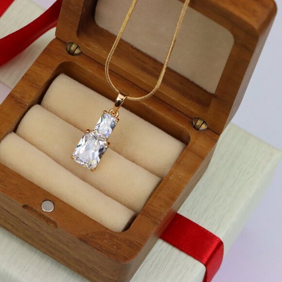 "Elegant White Pendant with Sparkling Stones in Gold-Plated Finish, XPPT1805 - Picture 11 of 13